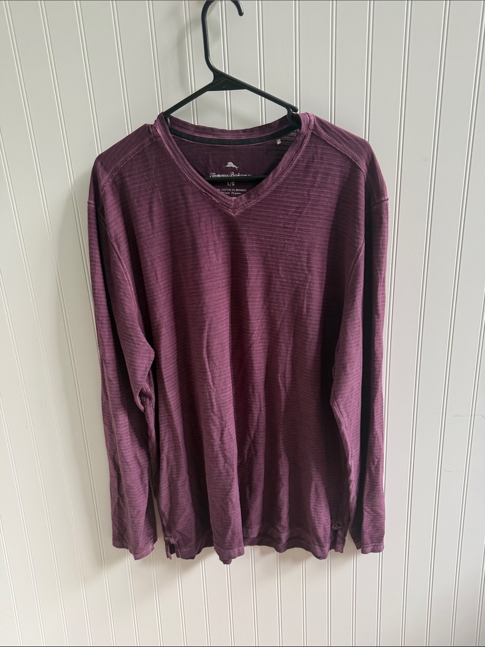 (062)Tommy Bahama Men's V-Neck Tee in Plum Wine